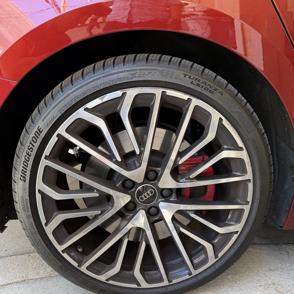 Audi wheel before repair
