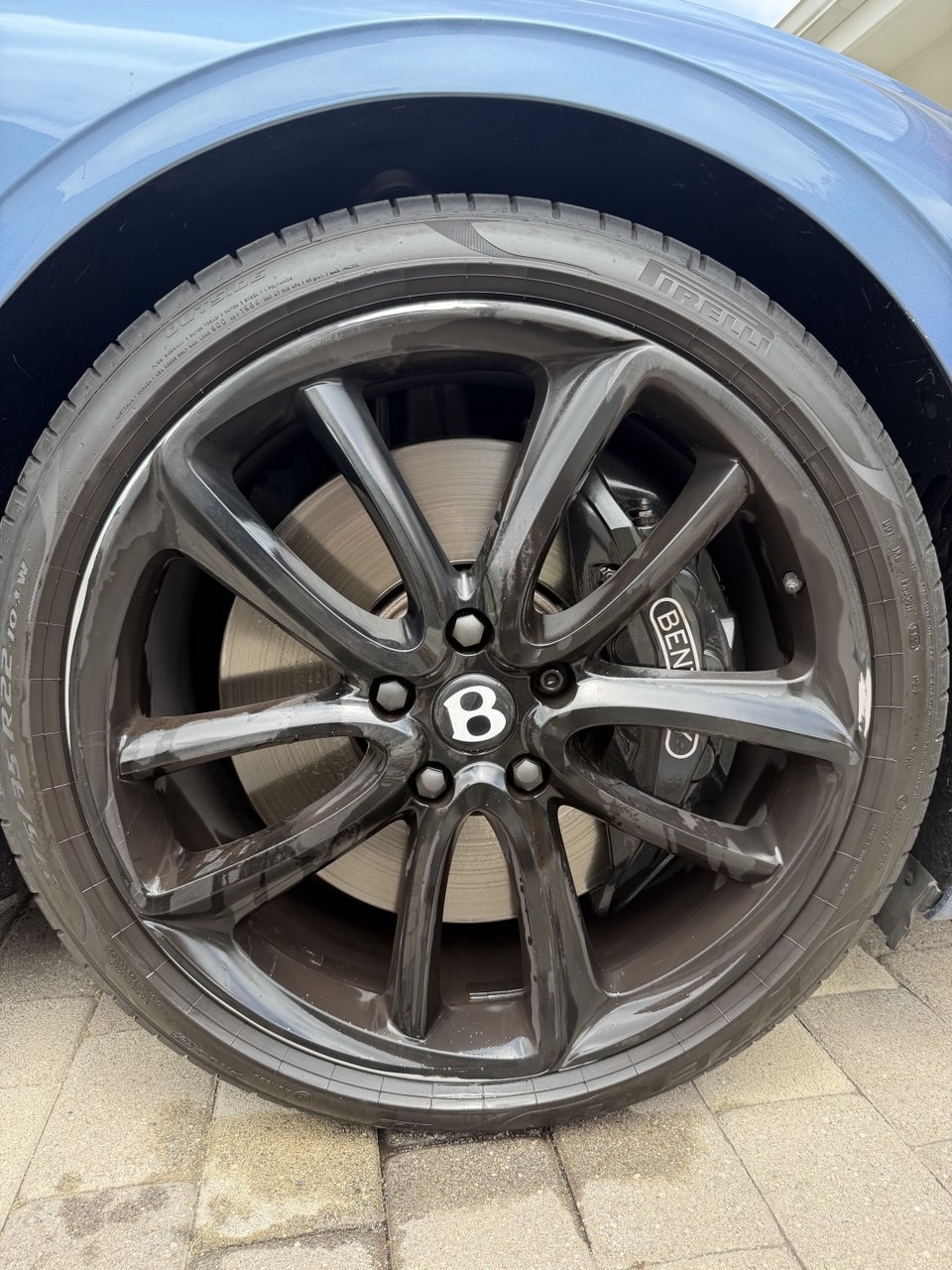 Bentley gloss black wheel