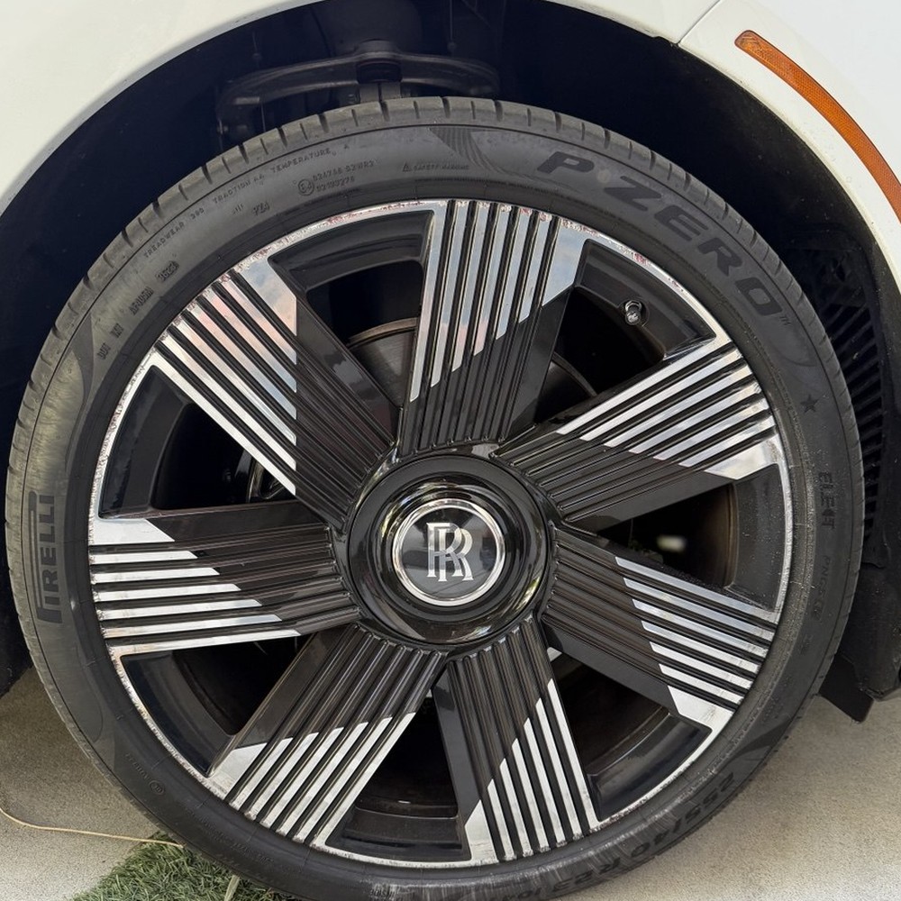 Rolls-Royce wheel before repair