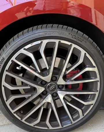 Audi rim before repair