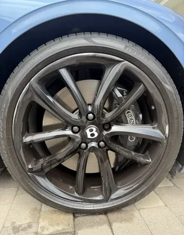 Bentley rim before repair