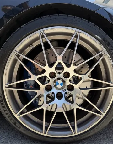 BMW rim before repair