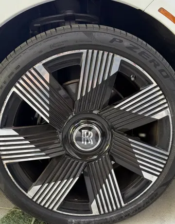 Rolls-Royce rim before repair